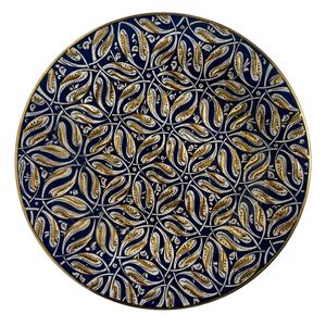Assiette décorative en métal faite à la main, ronde, motif végétal oriental, bleu et or, peinte à la main - Product Image 1