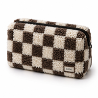 Sac de maquillage en peluche à carreaux de grande capacité de haute qualité, pochette cosmétique douce et moelleuse pour le rangement de produits de beauté, vente en gros ODM