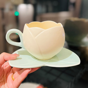 Toptan Yaratıcı Retro Lale Şeklinde Tasarım Hissi Veren Seramik Kahve Fincanı ve Tabak Seti, Öğleden Sonra Çayı İçin - Product Image 5