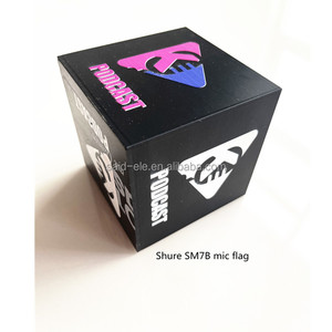 Drapeau de microphone radio cube blanc imprimé sur mesure avec logo Shur E SM 7B, drapeau de microphone avec nom de marque - Product Image 2