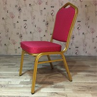 Modèle personnalisé Échantillon gratuit Chaises de banquet empilables en or pour fête, mariage, hôtel, rouge à vendre