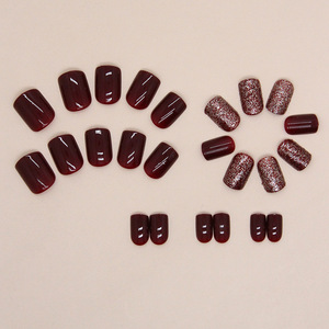 Kit de <span class=keywords><strong>Uñas</strong></span> Postizas al por Mayor, Color Rojo <span class=keywords><strong>Vino</strong></span>, <span class=keywords><strong>Cortas</strong></span> y Cuadradas con Decoración de Polvo Plateado para Fiestas, <span class=keywords><strong>Uñas</strong></span> Postizas Ecológicas - Product Image 4