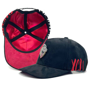 Özel Tasarım Rhinestone İşlemeli 5 Panel A-Frame Siyah Kavisli Siperlikli Kişiselleştirilmiş Süet Beyzbol Şapkası Nakış Logolu - Product Image 1