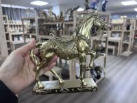Sculpture de cheval en cuivre doré pour exportation Nouvelle maison Cadeaux spéciaux de décoration de cheval simulé Cadeaux personnalisés d'artisanat en résine Cadeaux supérieurs