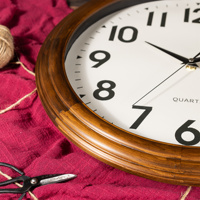 Gaya Antik Retro Eropa Klasik Elegan Jam Dinding Kayu untuk Dekorasi Rumah