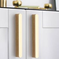 Poignée de meuble carrée contemporaine dorée en laiton pour tiroir de commode ou armoire - Quincaillerie de mobilier durable - Fabricant OEM
