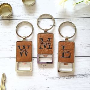 Groothandel lasergegraveerde PU lederen metalen flesopener gepersonaliseerde aangepaste logo laserbare lederlook flesopener sleutelhanger - Product Image 5