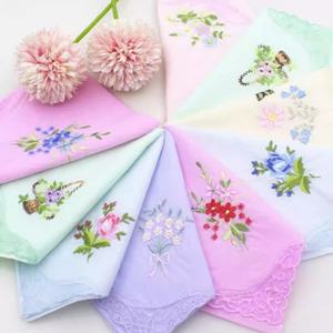 Les bandanas brodés Lotus Paisley et les foulards bandana brodés à la main sont ici, y compris les styles brodés de Noël à <span class=keywords><strong>proximité</strong></span> - Product Image 1