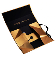 Caja de Regalo Magnética Plegable de Lujo en Dorado Metálico con Interior Negro para Vino Premium y Estuche de Regalo Profesional