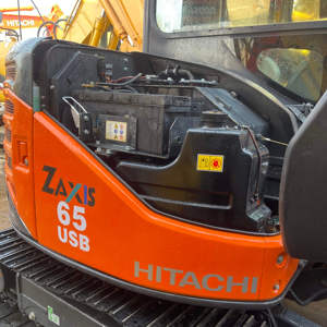 Excavatrice sur chenilles Hitachi Zx65usb d'occasion, modèle japonais, poids de 6,5 tonnes, capacité de la benne de 0,3 m3, moteur de pompe - Product Image 3