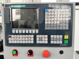 Torno de Cama Plana CK6150, Longitud de Torneado de 1000 mm, Torno Manual con Portaherramientas de 4 Estaciones para Torneado de Metal - Product Image 1