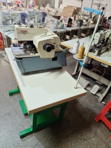 Tête de machine à coudre industrielle à œillets et boutonnières d'occasion, fabriquée aux États-Unis, modèle Recees104 pour jeans - Product Image 3