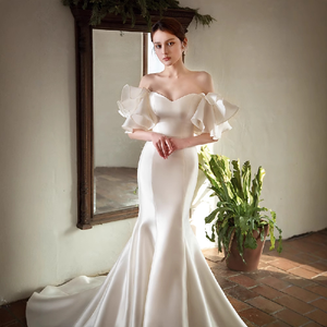 <span class=keywords><strong>Robe</strong></span> <span class=keywords><strong>de</strong></span> <span class=keywords><strong>mariée</strong></span> rétro en satin léger, épaules dénudées, coupe ajustée, élégante et simple, avec traîne, personnalisable - Product Image 1