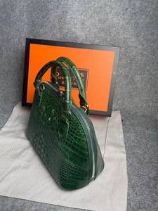 Sac à main de luxe structuré en peau de crocodile – Sac à poignée supérieure en forme de coquille d'inspiration vintage |   Sac à main haut de gamme pour femme, style coquille - Product Image 2