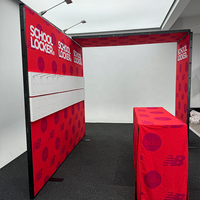Stand d'exposition modulaire en aluminium 10x10 pieds avec pont unique, personnalisé avec tissu SEG pour salon professionnel