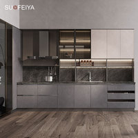 Sofeyia Armoire de cuisine italienne moderne en forme de L Panneau de particules de haute qualité Paquet plat Robinet d'évier Surface de panneau de porte en acrylique