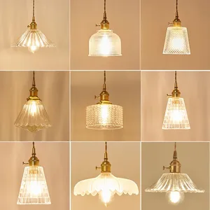 Lampe en verre et laiton rétro nostalgique de l'ancienne République de Chine, idéale pour les hôtels, les maisons d'hôtes, les bars, les cafés et les restaurants - Product Image 2