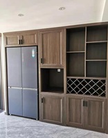 Armoire intégrée au réfrigérateur en bois massif de style maison d'hôtes, écologique, avec un design moderne, chaise de salle à manger personnalisée