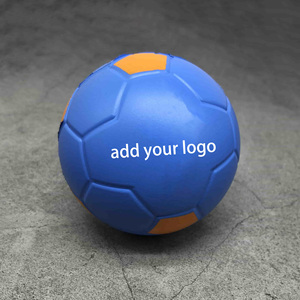 Ballons anti-stress personnalisés avec logo 74 mm, jouets sensoriels à presser pour soulager le stress, en mousse PU, pour les 5-7 ans, idéaux pour les cadeaux de fête sur le thème du football - Product Image 3