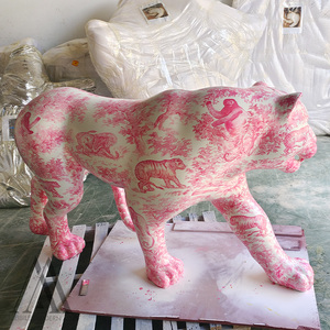 Escultura de León, Leopardo y Tigre Pintada en Rosa, de Tamaño Real, Personalizada para Exhibición en <span class=keywords><strong>Entrada</strong></span> de Zoológico <span class=keywords><strong>al</strong></span> Aire Libre en Centro Comercial de Lujo - Product Image 2