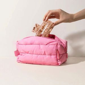 Sac de Maquillage Matelassé en Toile de Polyester Durable avec Fermeture Éclair, Personnalisable avec Logo, Doux et Luxueux, pour Cosmétiques et Houppettes – Vente en Gros - Product Image 3