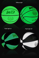 Ballon de basketball réfléchissant, holographique et lumineux avec enveloppe en cuir et chambre à air en caoutchouc naturel, idéal pour les matchs nocturnes pour adultes
