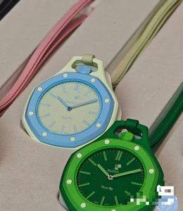 Horloge murale décorative <span class=keywords><strong>moderne</strong></span> de salon avec chaînes, mouvement à quartz silencieux en acier inoxydable coloré de luxe, avec lumière nocturne - Product Image 3