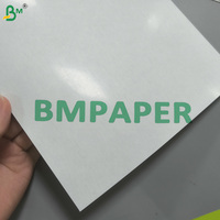Papier cartonné brillant 310 g/m² double face, noyau noir, lisse, pour cartes TCG
