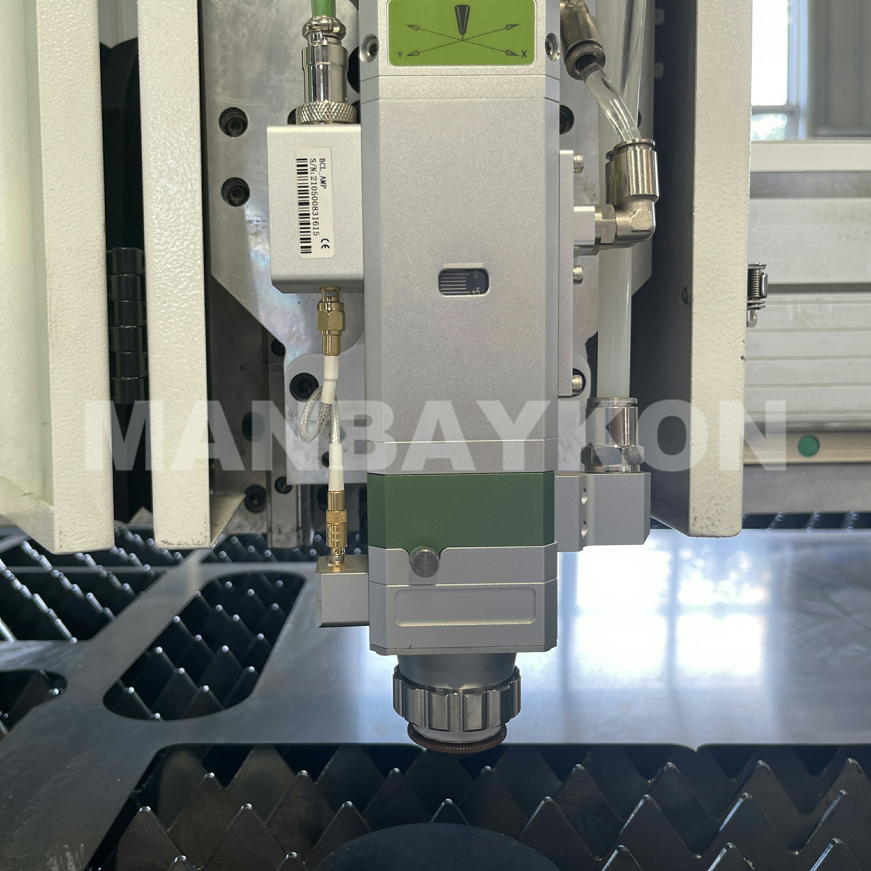 2000w Excellent Rigidity Steel sheet metal fiber laser cutting machine