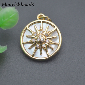 Nouveau design anti-<span class=keywords><strong>rouille</strong></span> <span class=keywords><strong>plaqué</strong></span> or argent pavé incrusté de breloques de tournesol en coquille blanche naturelle pour la fabrication de bijoux - Product Image 3