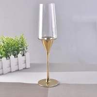 Ensemble de verrerie décorative dorée en gros : carafe, verres à eau, verres à vin, verres à boire, verres à liqueur