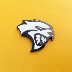 Coche <span class=keywords><strong>SRT</strong></span> Hellcat Demon Wolf Little Devil Metal 3D Car Sticker Modificado Fender <span class=keywords><strong>Badge</strong></span> Insignia lateral Insignia trasera