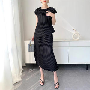 Conjunto Midi Plisado Sólido Hecho a Mano para Mujer, Top + Falda, Estilo Veraniego, <span class=keywords><strong>Elegante</strong></span>, <span class=keywords><strong>Juvenil</strong></span>, Cómodo, Informal, de Diseño - Product Image 4