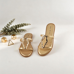 <span class=keywords><strong>MIA</strong></span> DIVA Ciabatte Donna Trendy con Fibbia Geometrica Dorata e Borchie in PU per Vacanze Estive all'Aperto - Product Image 1