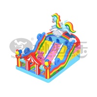 Château gonflable portable Wolong IS Model FactoryDirect 8x6m, PVC de qualité commerciale de 0,55 mm d'épaisseur, capacité de 500 kg, pour 10-12 enfants.