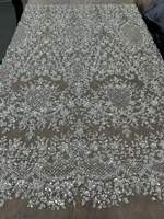 Tissu en dentelle de luxe brodé en gros, nouveau tissu en dentelle de haute qualité avec perles et strass pour robe de mariée et de soirée