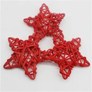 Décor à la maison de style ferme d'étoiles de rotin rouge artisanal pour la décoration d'arbre, de mur ou de vacances saisonnières - Product Image 4