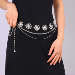 Cadena de cintura europea americana con discos geométricos de metal hueco, cadena corporal con diamantes de imitación y perlas, accesorio de moda para fiestas. - Product Image 1