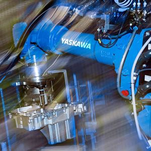 Robot articulé industriel ONA Cobot Yaskawa GP180-120 pour le soudage et le transport de pièces polies - Product Image 3