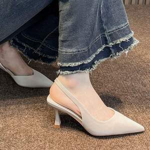 Chaussures à talons hauts en velours rétro avec bout rond et bande élastique pour femmes, idéales pour les soirées à thème vintage et le port quotidien - Product Image 5