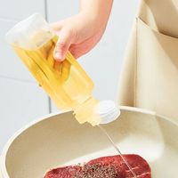 Bouteille à huile manuelle en plastique pour cuisine, design à extrémité pointue, bouteille à huile à presser avec échelle et couvercle pour la cuisine