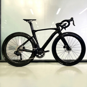 Bicicleta de Carretera de Fibra de Carbono, 8.8 kg, Wheeltop, 24 Velocidades, Grupo Electrónico Inalámbrico, Ruedas de 60 mm, Cuadro Aerodinámico Completo, Frenos de Disco Dobles, Unisex - Product Image 1