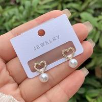 Boucles d'oreilles vintage à la mode en perles, unisexes, pour usage quotidien, géométriques en forme de cœur, plaquées or 18 carats, avec pendentif en zircon, idées cadeaux