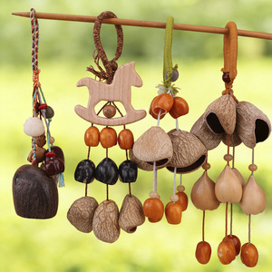 Ciondolo per Auto Artigianale in Guscio Naturale di Frutta Stile Foresta, Portachiavi per Zaino in Guscio Vegetale - Regalo Perfetto per Amici; Campanella a Vento - Product Image 4