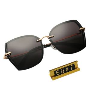 Lunettes de soleil polarisées UV400 anti-reflets sans monture, verres TAC, unisexe, protection solaire pour la conduite, style tendance 6047 - Product Image 5