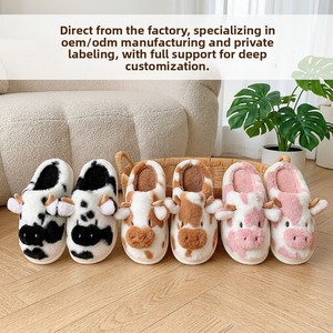 <span class=keywords><strong>Chaussons</strong></span> d'intérieur en coton doux et respirant pour femmes, motif vache de dessin animé, en fausse fourrure, pour l'hiver, pour la maison, pour couple, vente en gros - Product Image 4