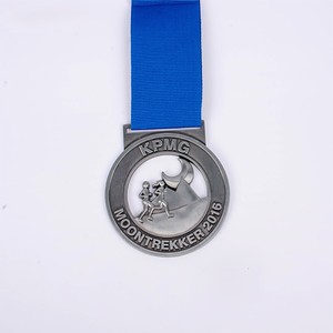 Diseña tu propia medalla deportiva de latón/cobre chapada en oro grabada a medida - Premio de diseño gratuito para regalos empresariales - Product Image 2