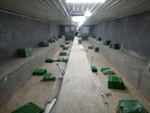 Caisses de mise bas triangulaires de 2,4 m de long utilisant un plancher à lattes - Product Image 2