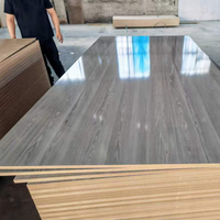 Panneau MDF mélaminé à surface brillante avec grain de bois, design moderne, écologique, panneau MDF mélaminé de qualité E1 pour armoire