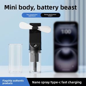 พัดลมพกพาแบบพ่นละอองน้ำเพิ่มความชุ่มชื้น ยี่ห้อแท้ ของใหม่ ชาร์จด้วย USB แบตเตอรี่ลิเธียม เสียงเบา 36 เดซิเบล ใช้งานได้นาน 6-8 ชั่วโมง ขนาดเล็ก - Product Image 3